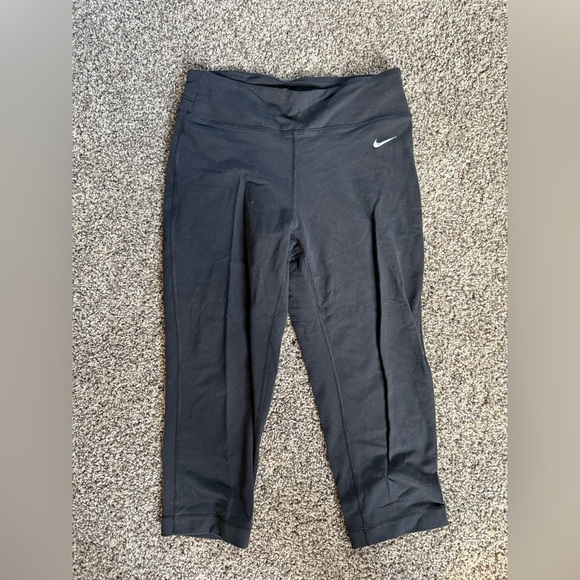 Nike Dri-FIT Women’s Black Capris Leggings Size Small - Picture 1 of 4